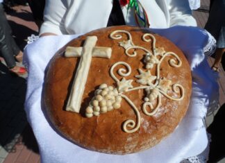 Dożynki i symbolika chleba dożynkowego