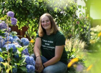 Poza rolnictwem spędza dużo czasu w ogrodzie i tworzy przepiękną przestrzeń